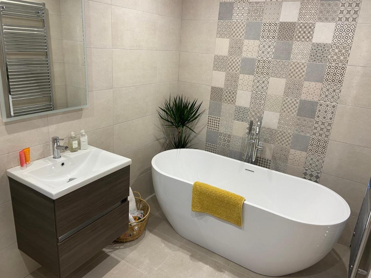 Beautiful Private Room And Bathroom Ballycastle Exterior photo